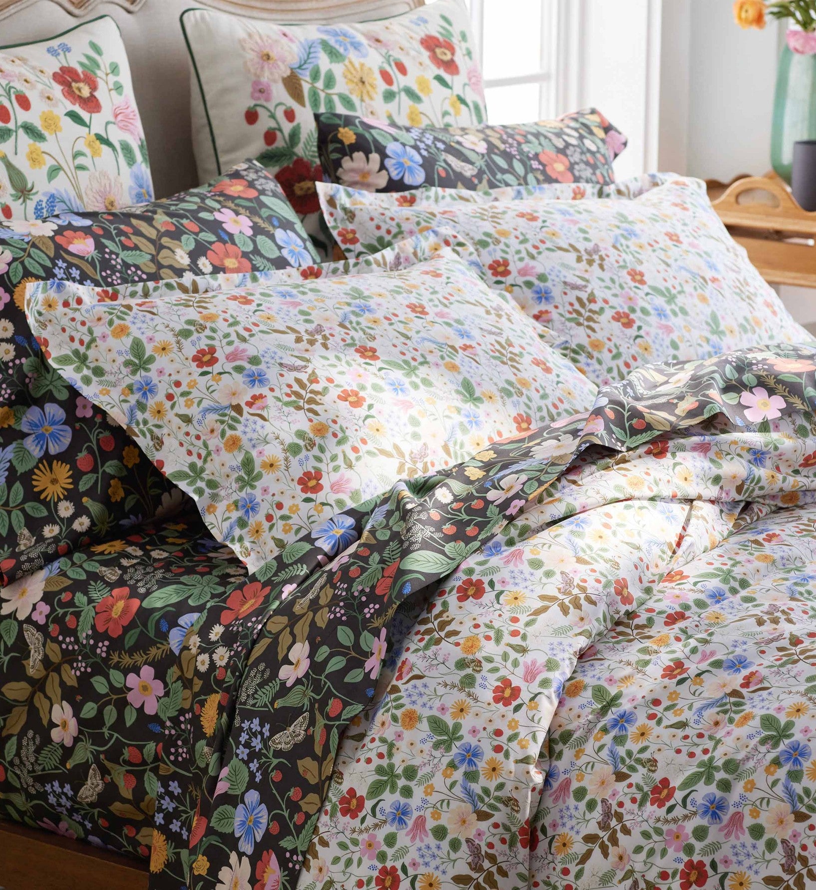 Percale Flat Sheet - Strawberry Fields Black