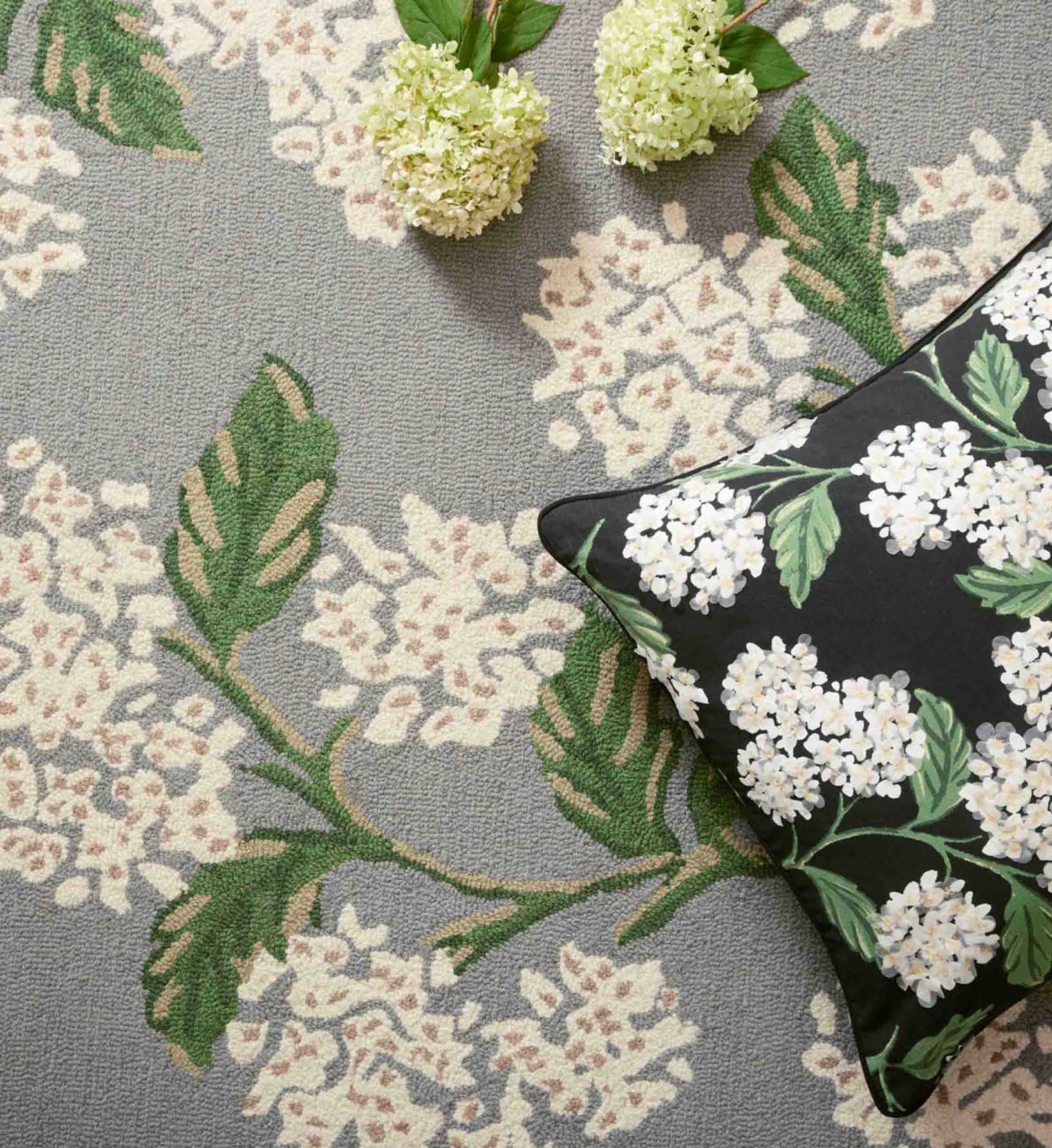 Joie Hydrangea Wool-Hooked Rug - Grey