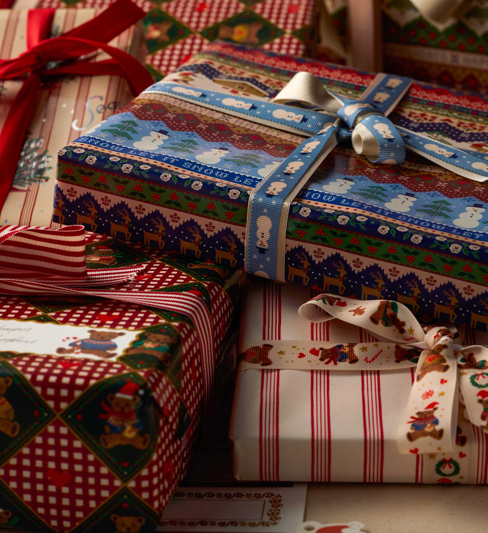 Holiday Wrapping Roll - Ski Chalet